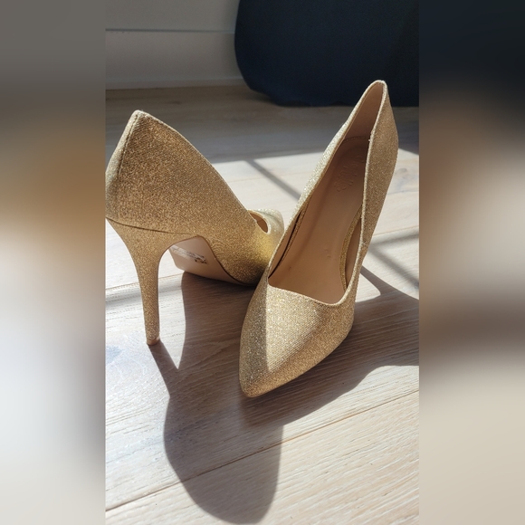 CHARLOTTE RUSSE | Gold Heels - Picture 6 of 8